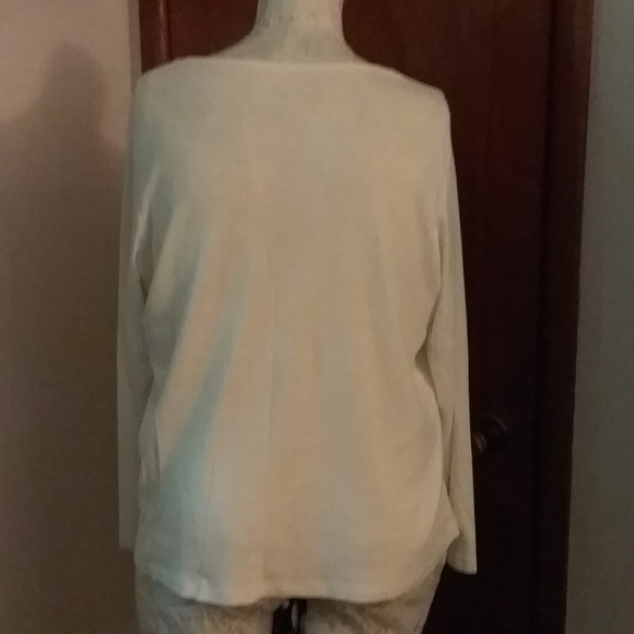 St. John's Bay Women's XL White long sleeve pullover excellent condition - Picture 2 of 2